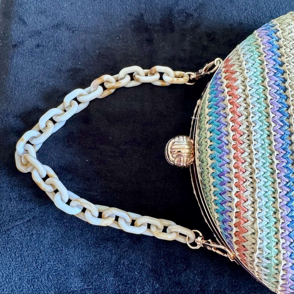 NWOT Spring bag with interchangeable long or short chains perfect for Easter - Picture 8 of 9